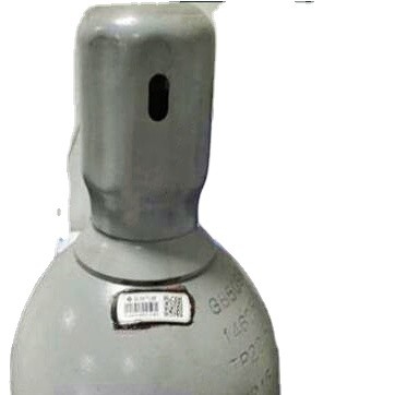 O cilindro de oxigênio industrial do gás que segue a etiqueta do QR Code controla a etiqueta