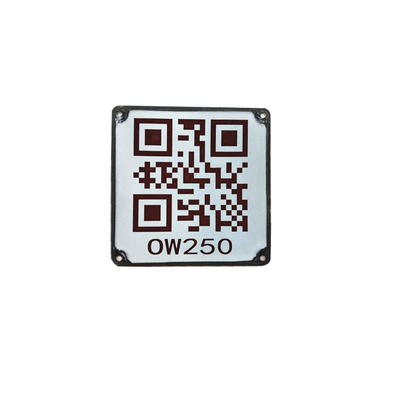 Cilindro do LPG do quadrado que segue a placa de identificação do QR Code para o carro de entrega